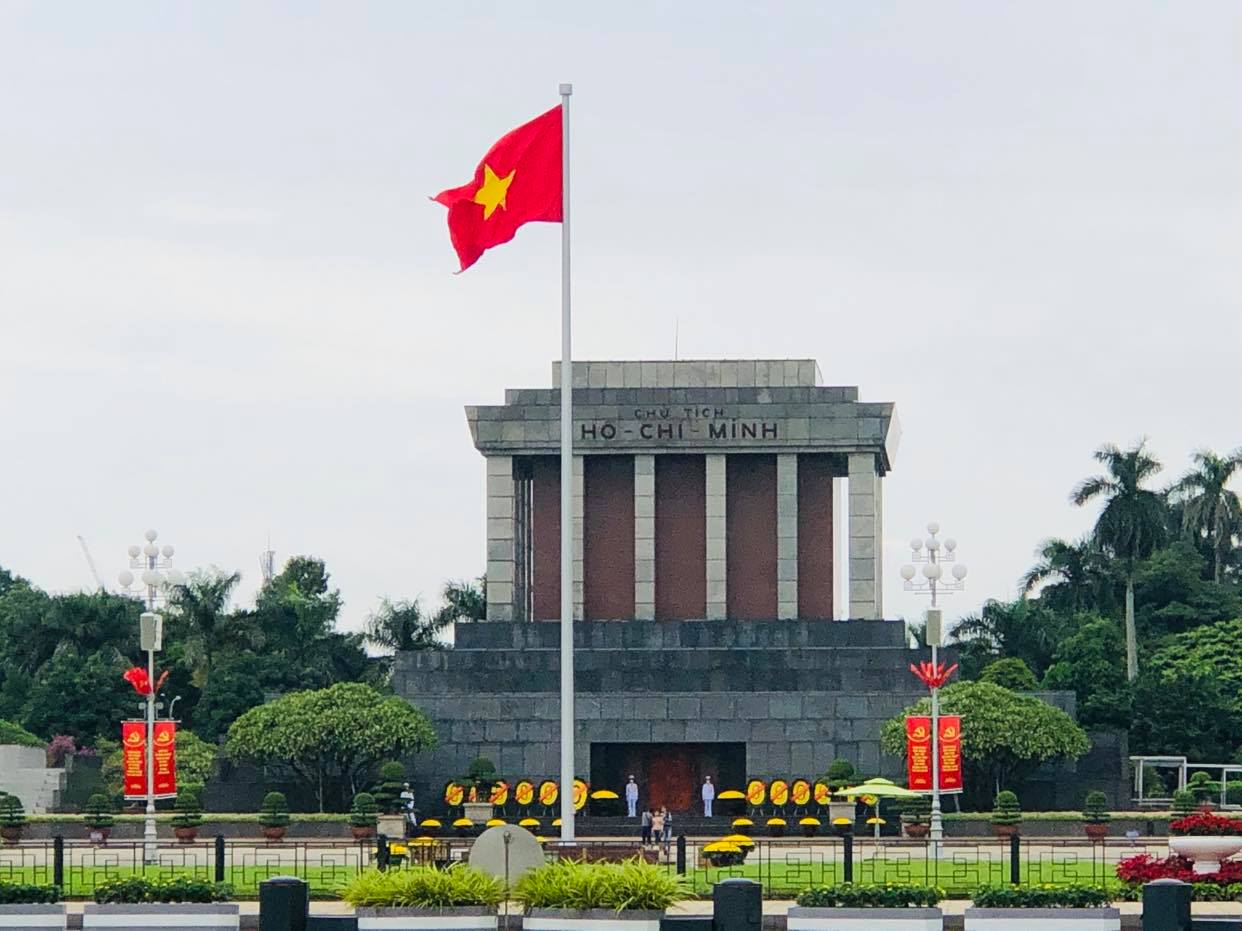 Fast 45.000 Menschen besuchen das Ho-Chi-Minh-Mausoleum an den Feiertagen 30. April und 1. Mai