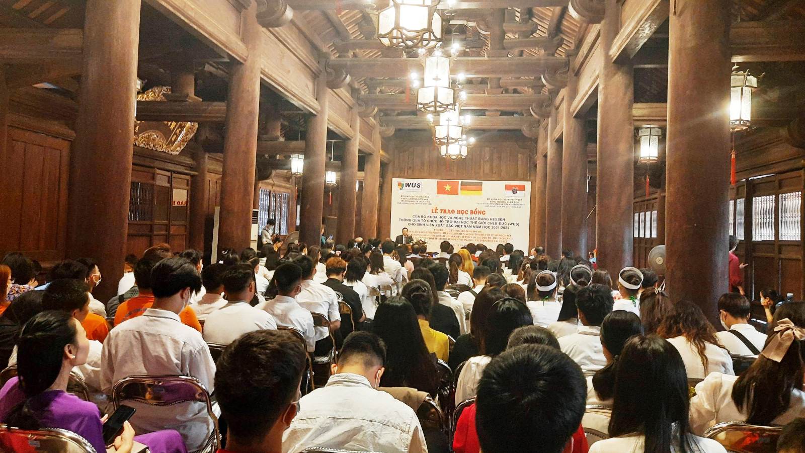 Ausgezeichnete Studierende in Hanoi und Umgebung bekommen Stipendien des deutschen Bundeslandes Hessen