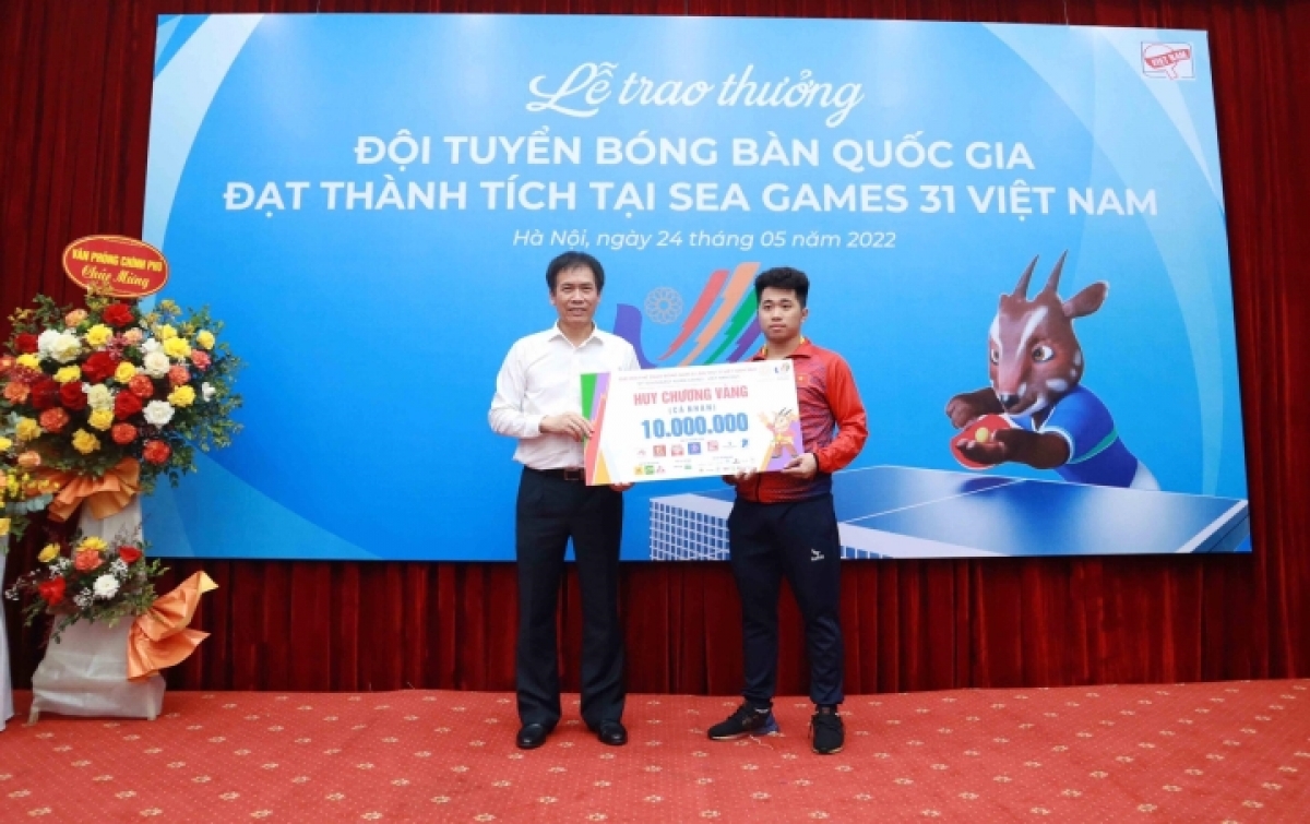 Vietnamesisches Tischtennisteam für ausgezeichnete Leistung bei den SEA Games gewürdigt