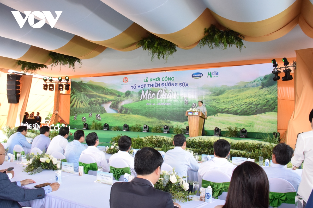 Premierminister Pham Minh Chinh nimmt am Baustart des Komplexes Milch-Paradies Moc Chau teil