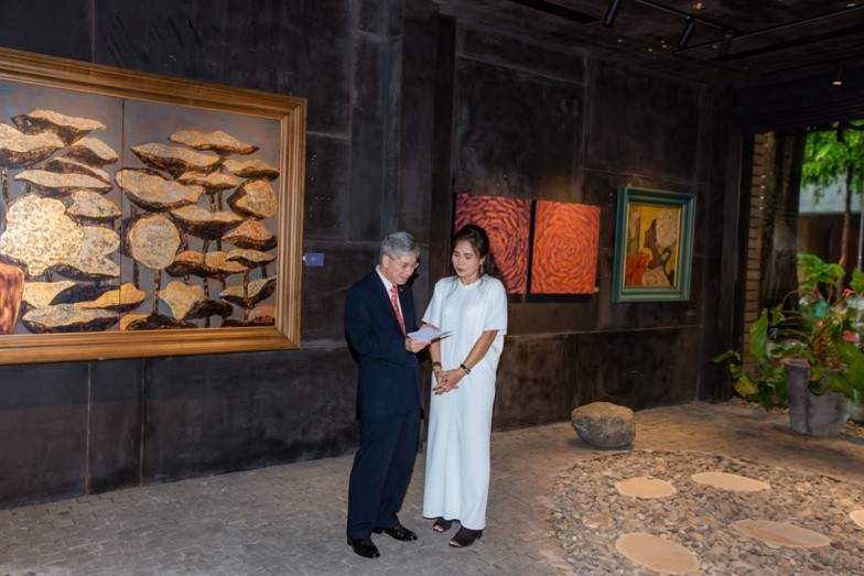 Ausstellung der Lackbilder der Malerin Claudie Van in Hanoi