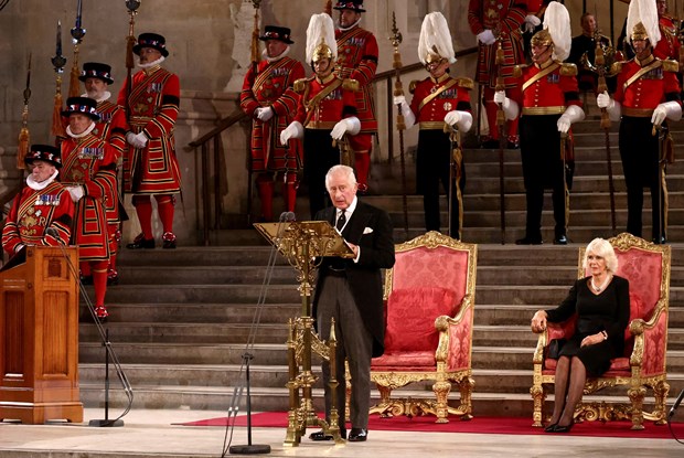 König Charles III. hält seine Antrittsrede vor dem Parlament