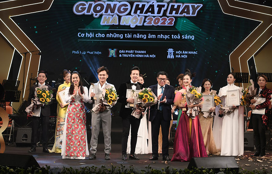 Hong Phong, Minh Hang und Van Duong gewinnen den Wettbewerb „Schöne Gesangsstimme Hanois 2022“