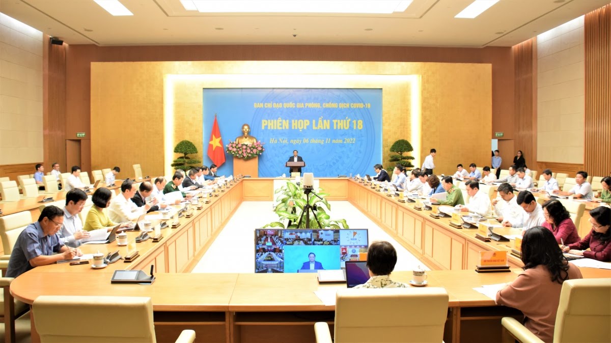 Premierminister Pham Minh Chinh leitet die Sitzung des Nationalen Verwaltungsstab gegen Covid-19