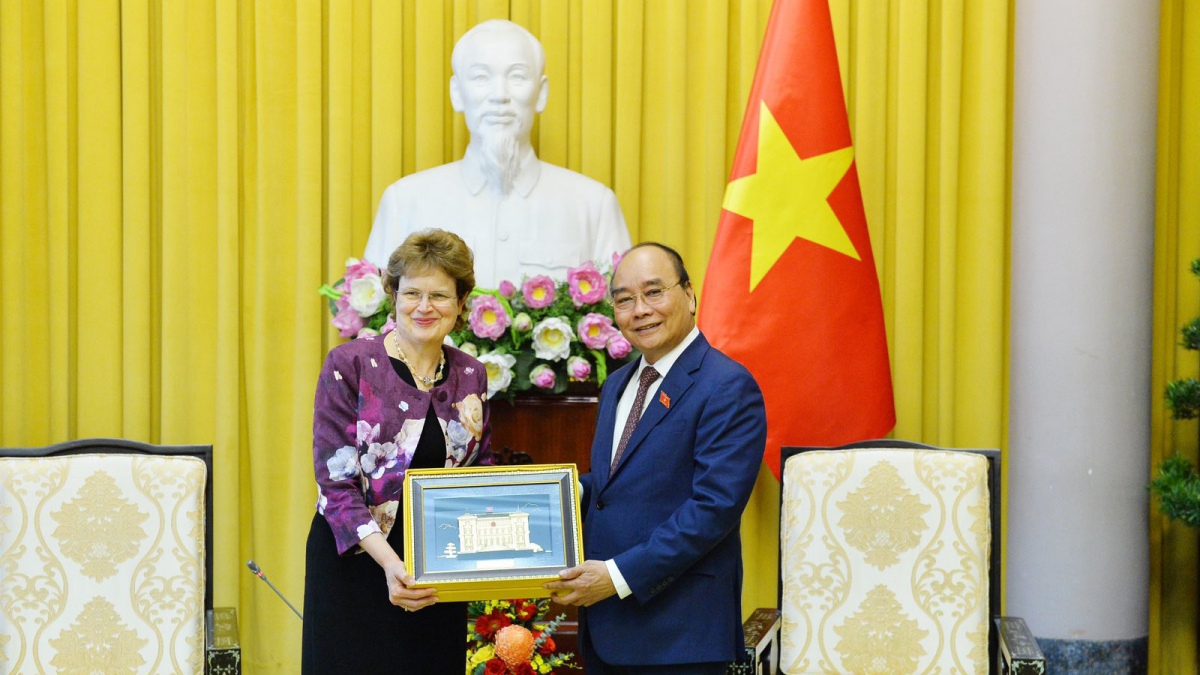 Staatspräsident Nguyen Xuan Phuc empfängt Gouverneurin von South Australia Frances Adamson