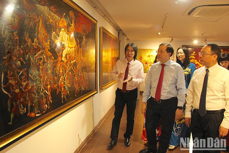 Ausstellung vietnamesischer Lackbilder und -waren