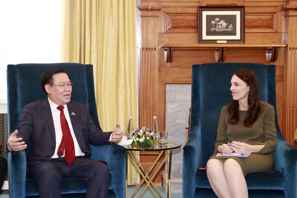 Parlamentspräsident Vuong Dinh Hue trifft Neuseelands Premierministerin Jacinda Ardern