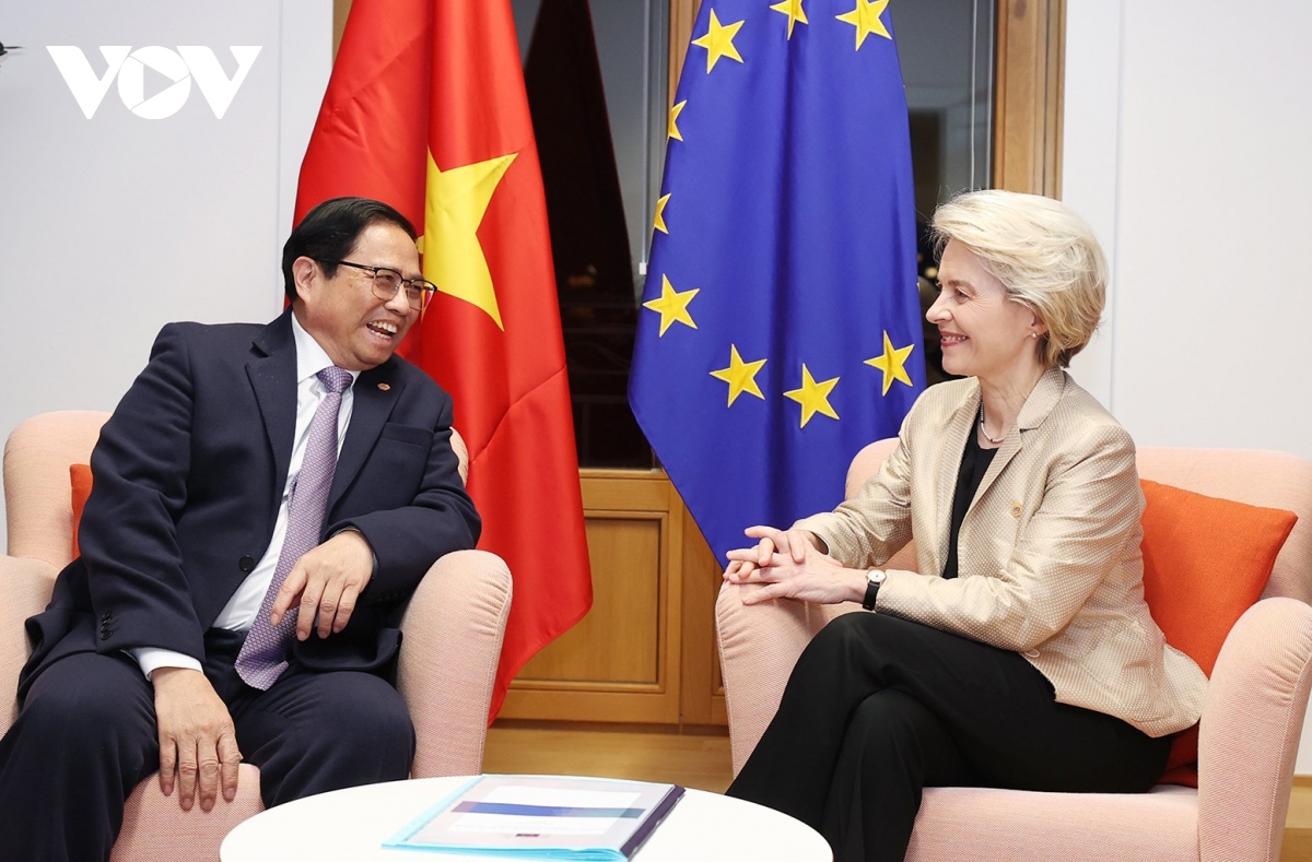 Premierminister Pham Minh Chinh trifft Spitzenpolitiker der EU-Länder