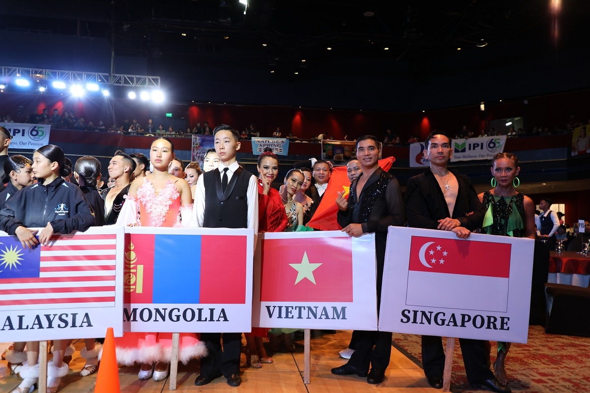 Vietnamesisches Tanzpaar beteiligt sich an Tanzsport-WM der WDSF in Deutschland