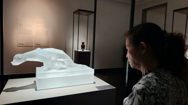 Tschechisches Glas im vietnamesischen Kunstmuseum ausgestellt