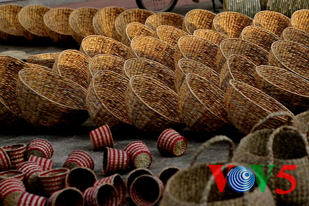 宁平省金山县的蒲草编织业 hinh 2