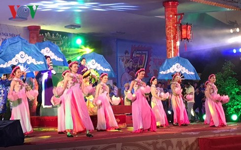 Un festival de chant van à Huê