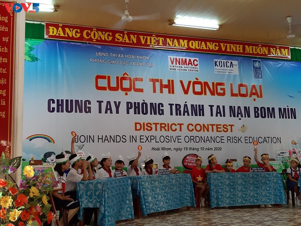 Binh Dinh sensibilise les jeunes à la prévention des bombes et des mines
