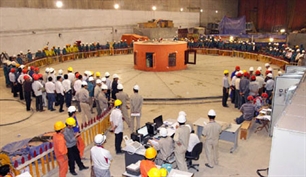 Parlamentspräsident Nguyen Sinh Hung besucht das Wasserkraftwerk Son La.