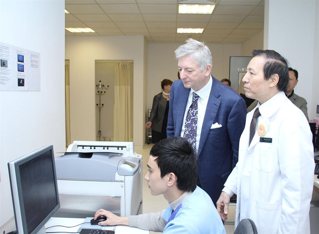 Delegation der belgischen Unternehmen besucht das internationale Krankenhaus