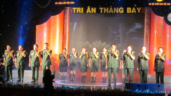 Aktivitäten zum Tag der Kriegsinvaliden und gefallenen Soldaten