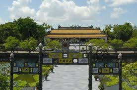 Ein Japaner, der sich für die Kaiserstadt Hue interessiert