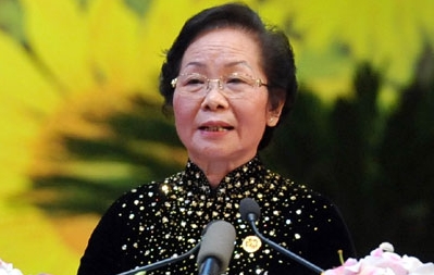 Vize-Staatspräsidentin Nguyen Thi Doan überreicht Stipendien an Kinder in Not