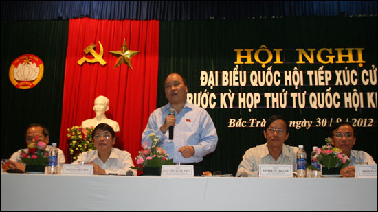 Vize-Premierminister Nguyen Xuan Phuc trifft Wähler in der Provinz Quang Nam