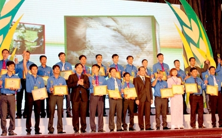 Rund 300 Jugendliche auf dem Land erhalten Preis “Luong Dinh Cua”