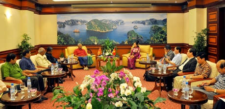 Parlamentspräsident Sri Lankas besucht Halong-Bucht