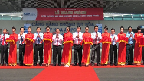 Einweihung des Flughafens Tuy Hoa