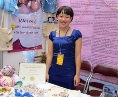 Duyen Hong engagiert sich für Hilfsaktionen für arme Frauen in Küstenregionen