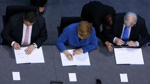 Union und SPD unterzeichnen Koalitionsvertrag