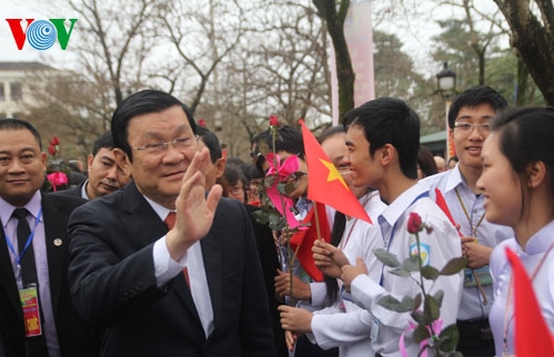 Eliteschule Phan Boi Chau bekommt Titel “Held der Arbeit”
