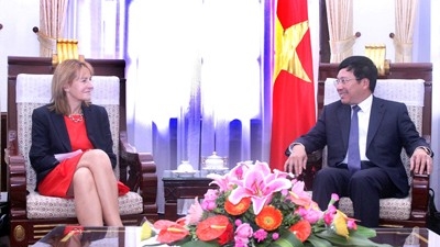 Vize-Premierminister Minh trifft die Vizepräsidentin des Deutschen Bundestages