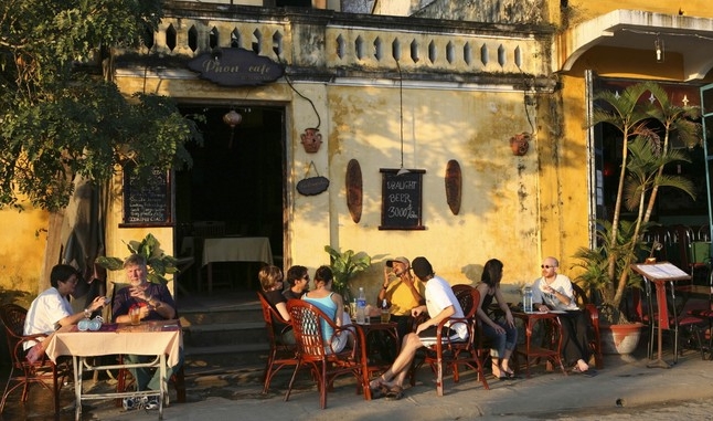 Besucher betrachten Hoi An Stadt und Hoai-Fluss immer anders