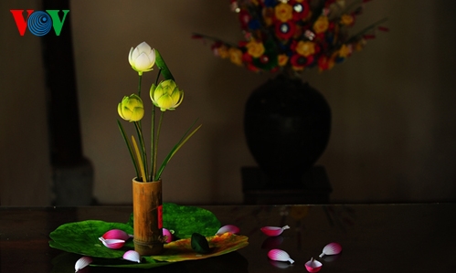 Die Herstellung von Papierblumen im Dorf Thanh Tien