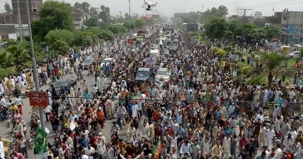 Pakistan: Demonstranten belagern Parlamentssitz