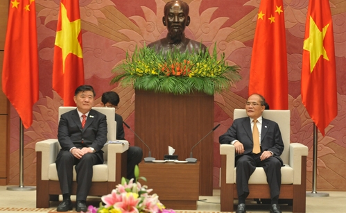 Parlamentspräsident Vietnams trifft Vize-Parlamentspräsident Chinas