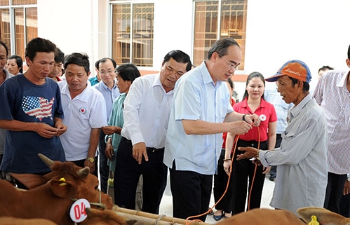 Der Vorsitzende der Vaterländischen Front Vietnams besucht Provinz Tra Vinh