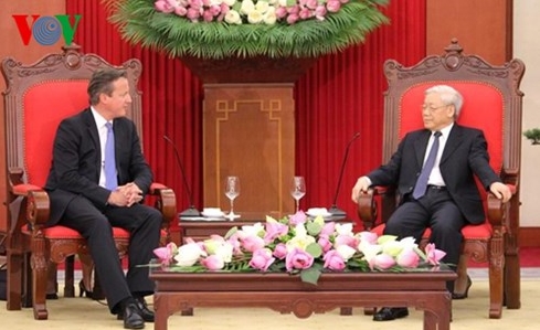 Die vietnamesische Führung trifft Großbritanniens Premierminister David Cameron