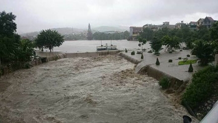 Premierminister Nguyen Tan Dung leitet die Beseitigung der Folgen von Überschwemmungen