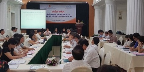 Gemeinschaft unterstützt Kinder bei der Informationsanäherung