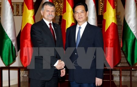 Premierminister Nguyen Tan Dung trifft Ungarns Präsident László Kövér
