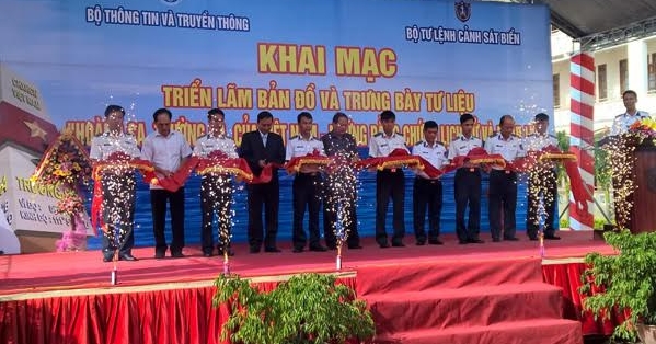 Ausstellung der Dokumente über Inselgruppe Hoang Sa und Truong Sa Vietnams