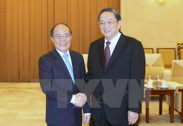 Nguyen Sinh Hung trifft das chinesische Politbüromitglied Yu Zhengsheng