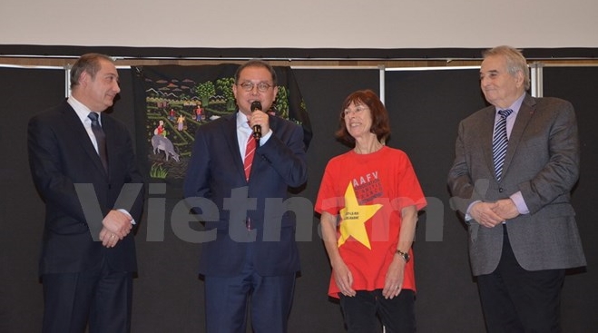 Feier zum traditionellen Neujahrsfest im französischen Choisy Le Roi