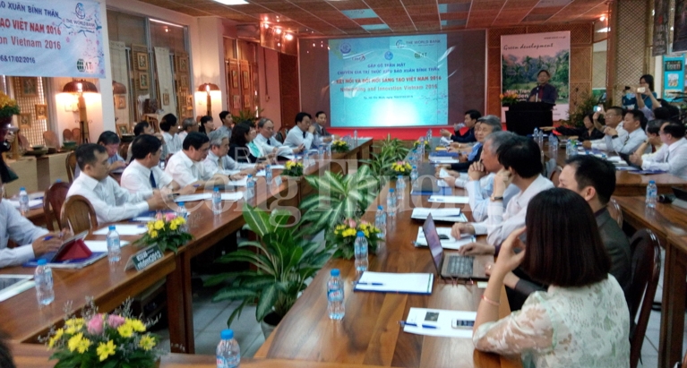 Treffen mit im Ausland lebenden vietnamesischen Akademikern in Wissenschaft