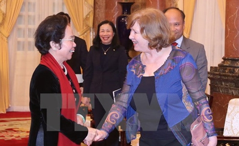 Nguyen Thi Doan trifft die Vorsitzende der Abgeordnetengruppe Frankreich-Vietnam