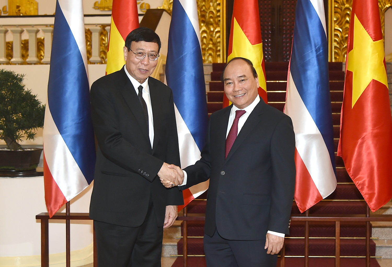 Premierminister Nguyen Xuan Phuc trifft den Chef des thailändischen Gesetzgebungsorgans