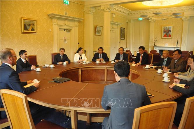 Delegation der KPV besucht Großbritannien und Nordirland