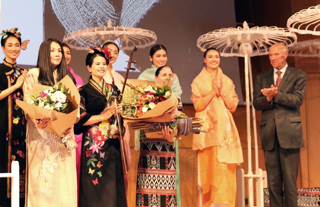 Seide aus Bao Loc und Zeng-Brokat bei Vollversammlung der WIPO präsentiert