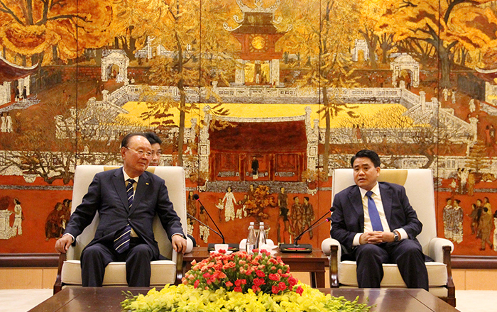 Überreichung der Investitionslizenz für erste Pferderennbahn in Vietnam