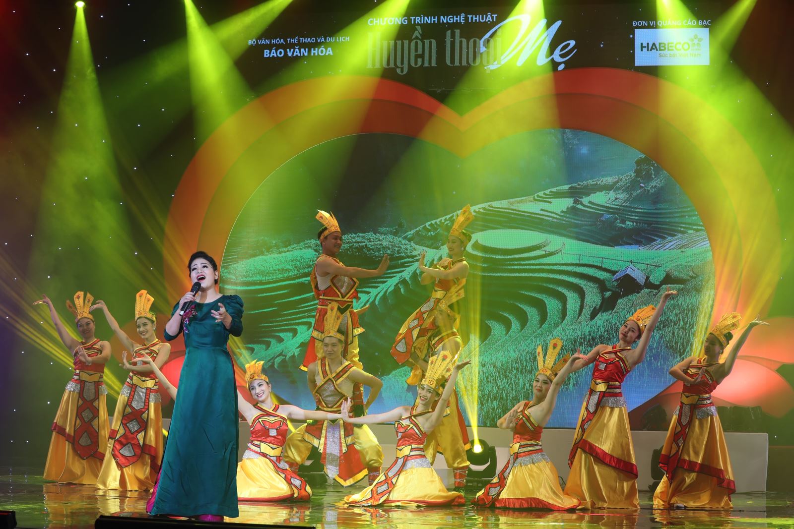 Tag der vietnamesischen Frauen: Kunstprogramm “Mutterlegende”