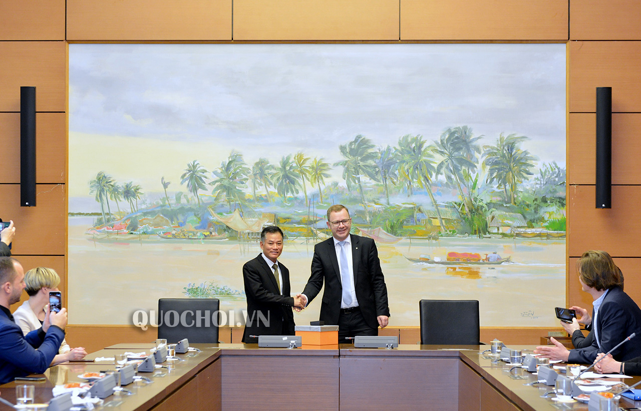 Ständiges Mitglied des Außenausschusses des Parlaments empfängt Abgeordnetendelegation aus Sachsen-Anhalt